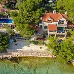 Villa Hidden Heaven Private - Heated Pool *