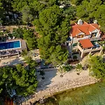 Hidden Heaven Private - Heated Pool Milna (Brac)