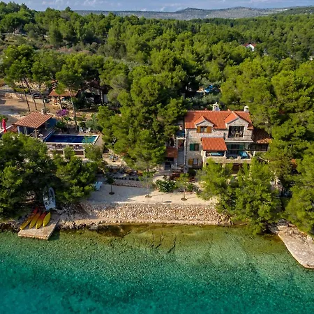 Вилла Hidden Heaven Private - Heated Pool