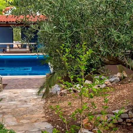 Вилла Hidden Heaven Private - Heated Pool
