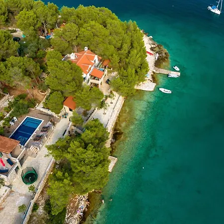 Вилла Hidden Heaven Private - Heated Pool *