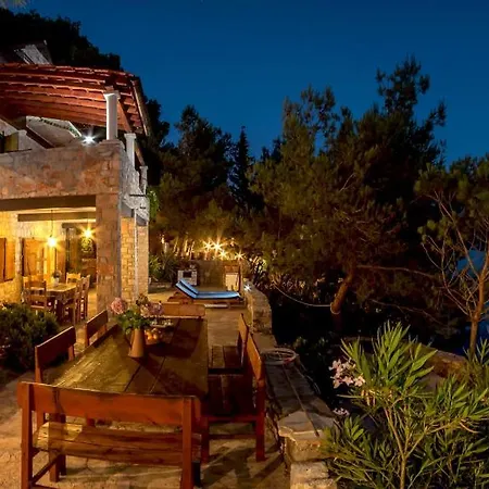 Вилла Hidden Heaven Private - Heated Pool